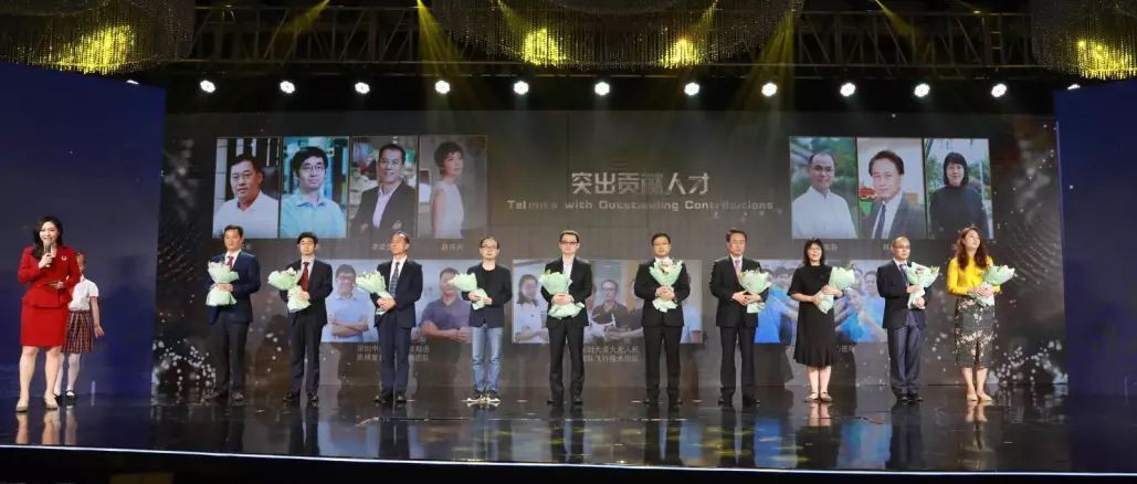 用一朵棉花改变天下，，，，，，，pp电子董事长李建全获龙华“突出孝顺人才”奖